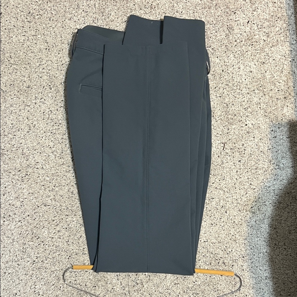 Under Armour Men's Dark Gray Dress Pants